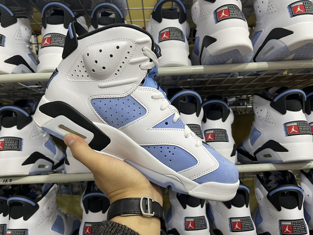 6's Retro University Blue
