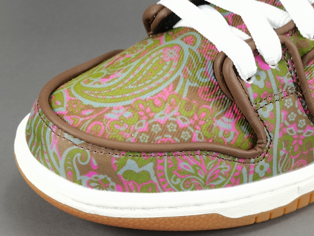 SB Dunk Low Pro Paisley Brown