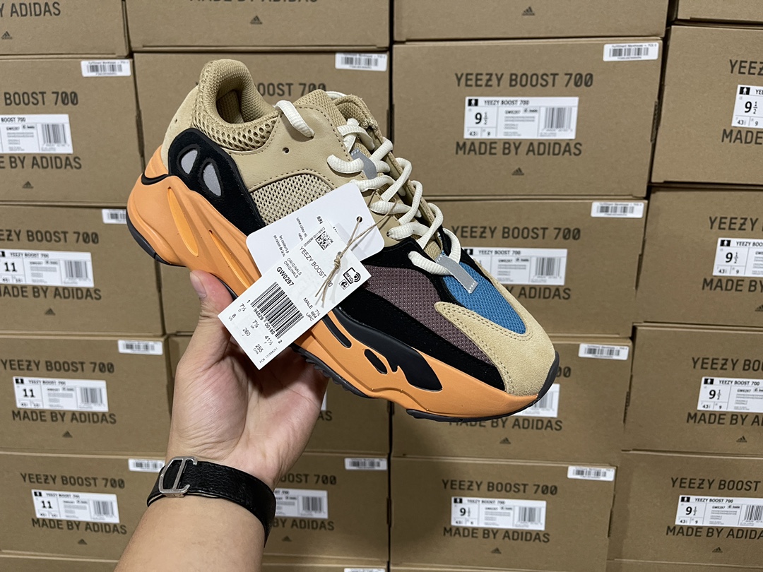 700 Sun