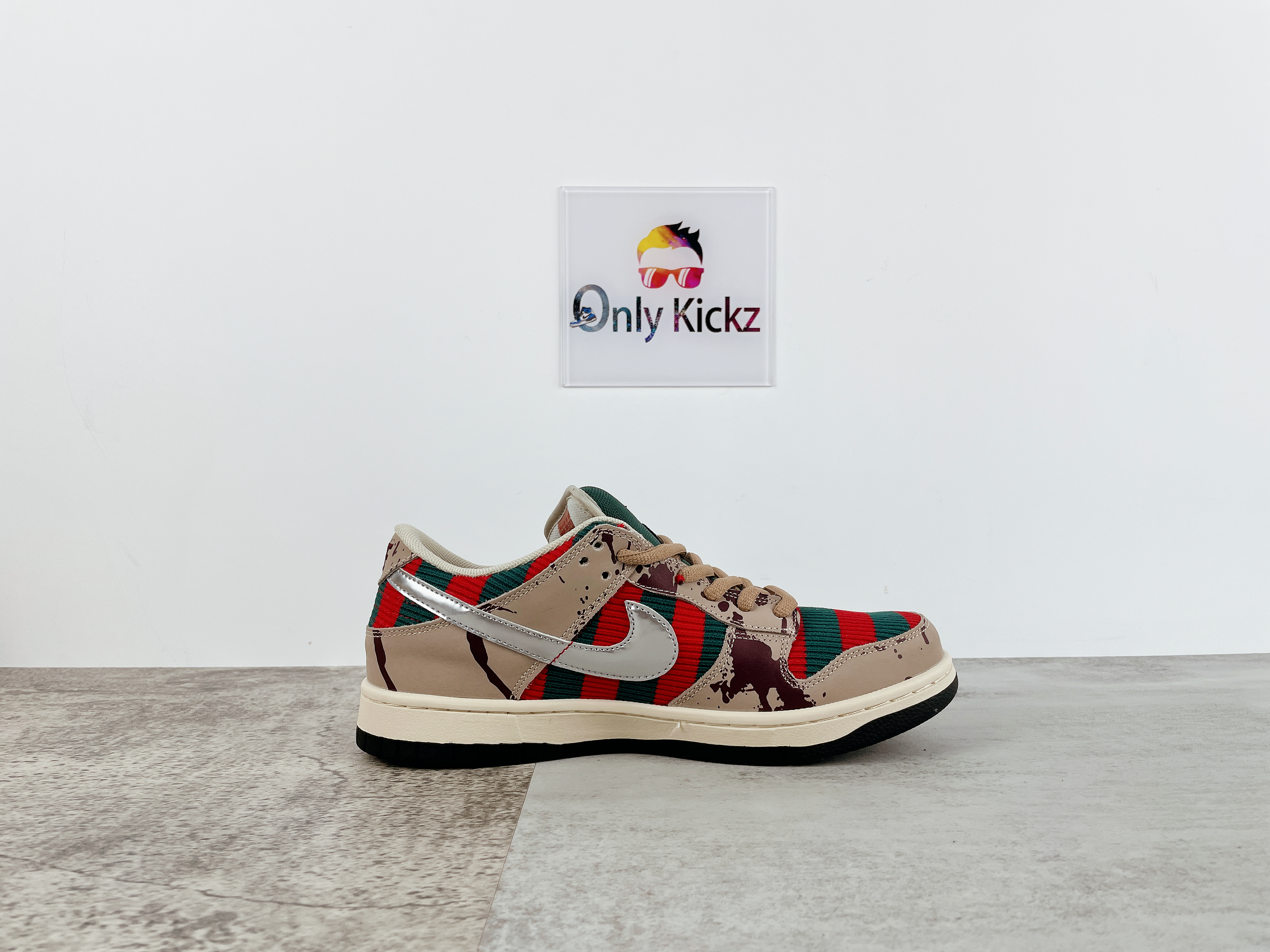 Dunk SB Low Freddy Krueger 313170-202