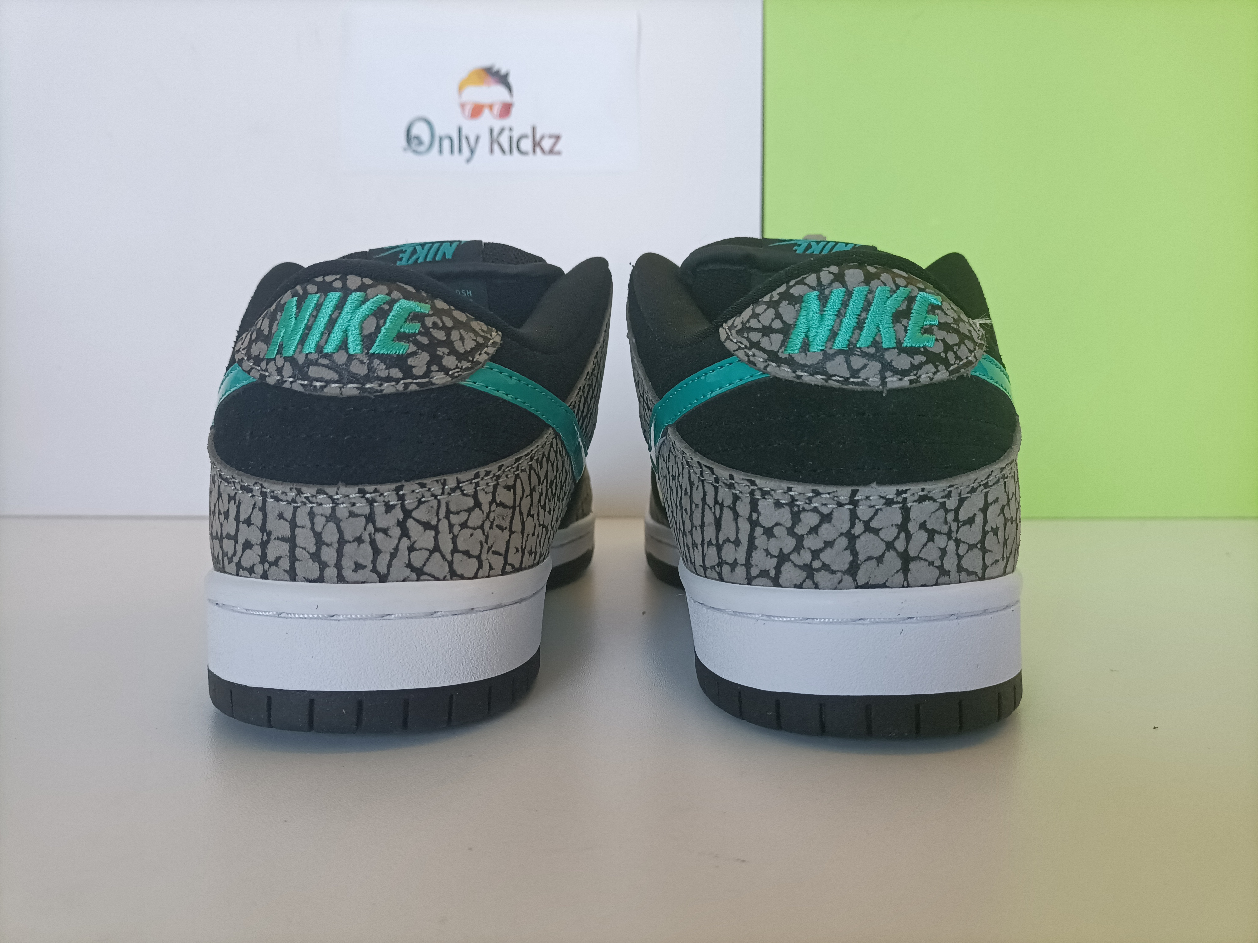 SB Dunk Low atmos Elephant