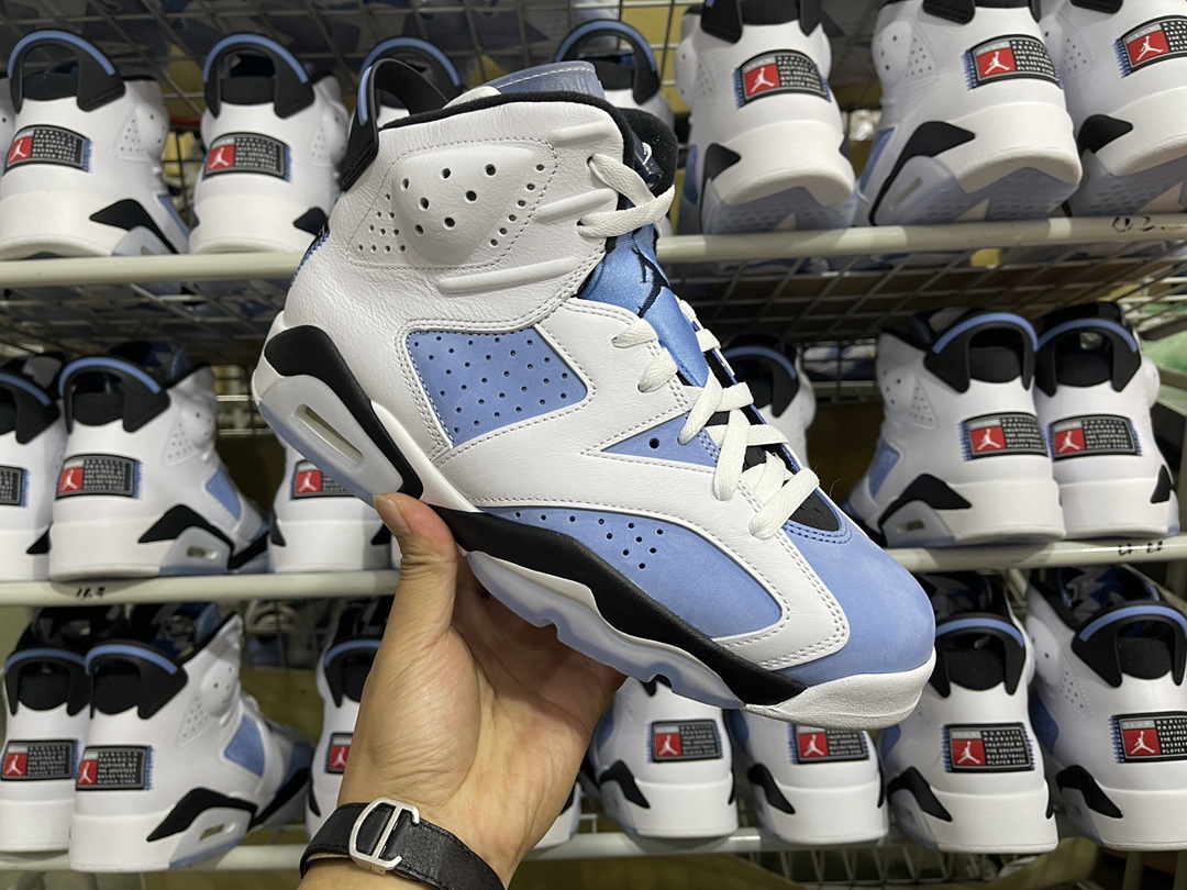 6's Retro University Blue
