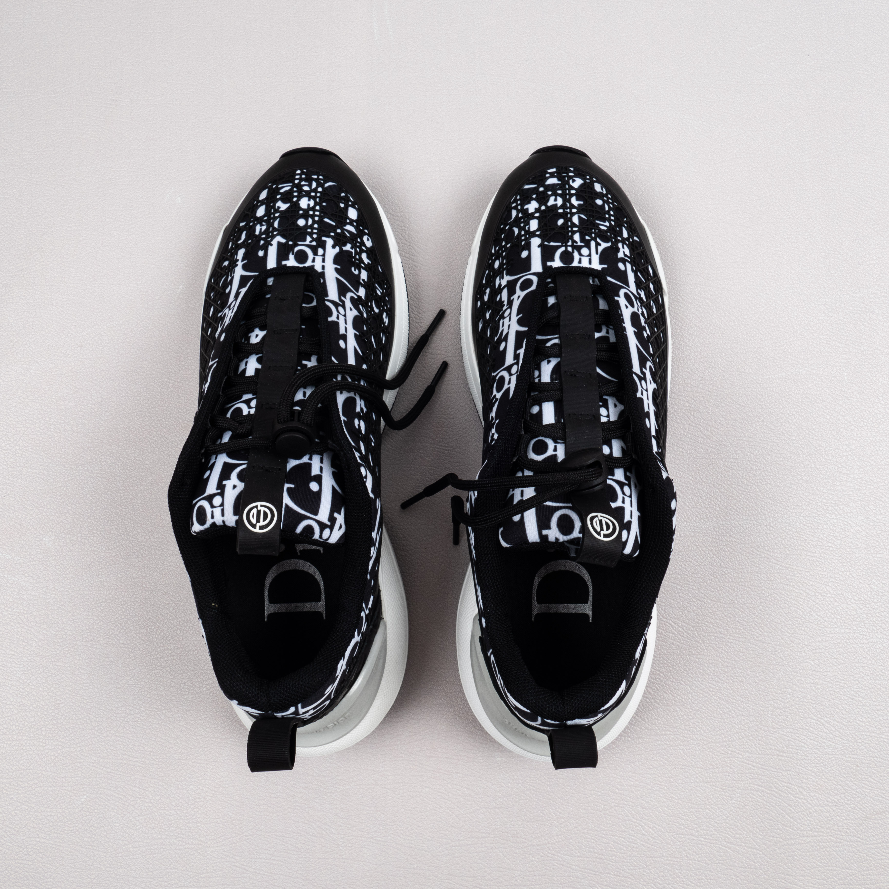 【Free shipping】女鞋 DlOR 运动休闲老爹鞋松紧鞋带黑色