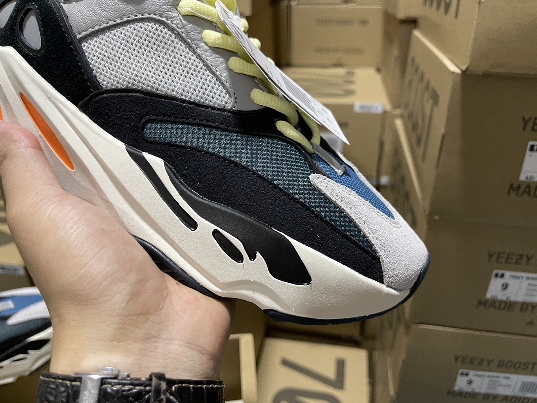 700 Wave Runner Solid Grey