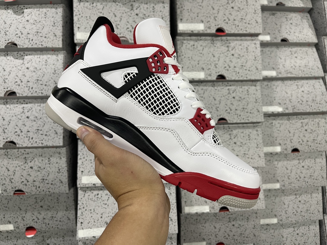 4's Fire Red DC7770-160