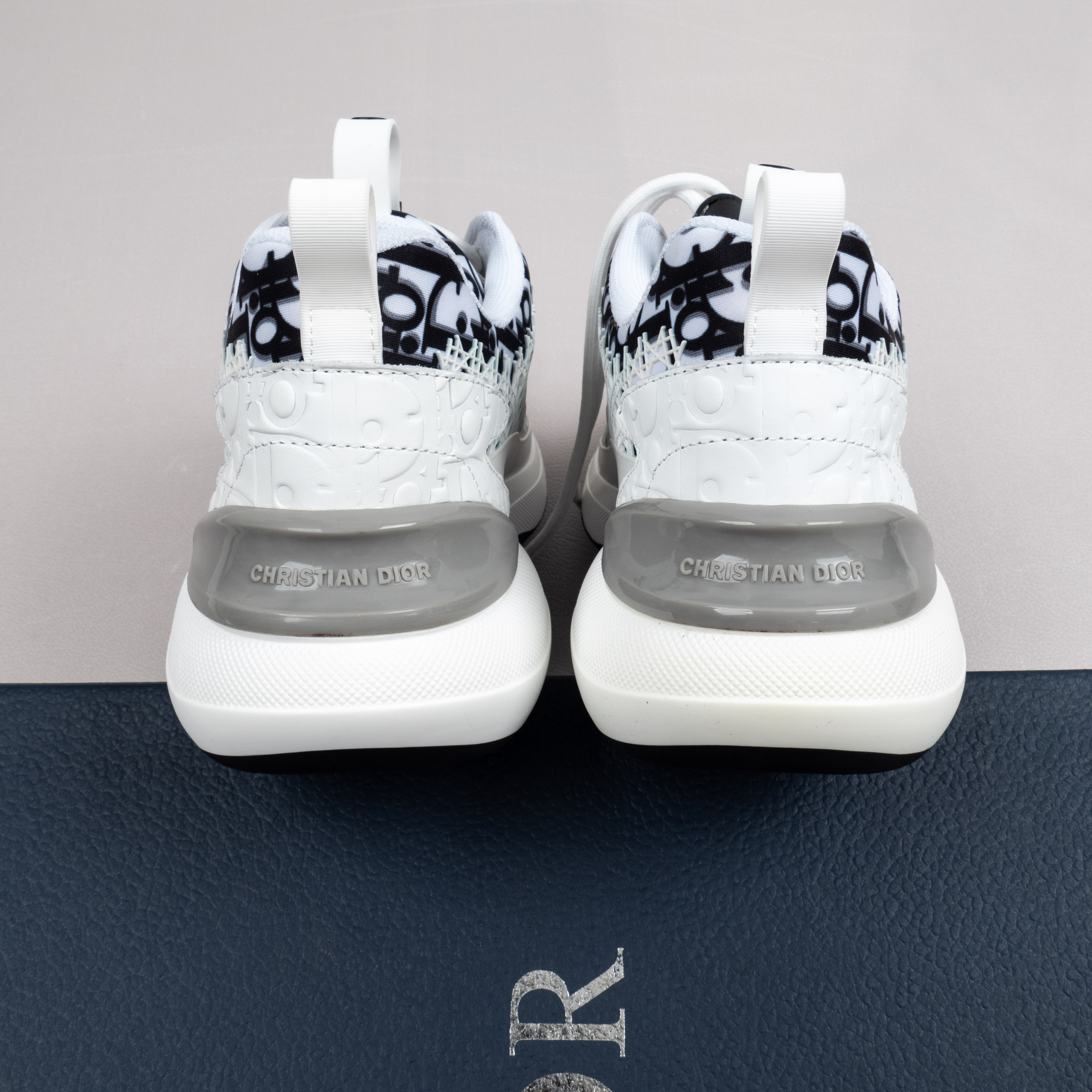 【Free shipping】男女鞋 DlOR 运动休闲老爹鞋松紧鞋带黑白色