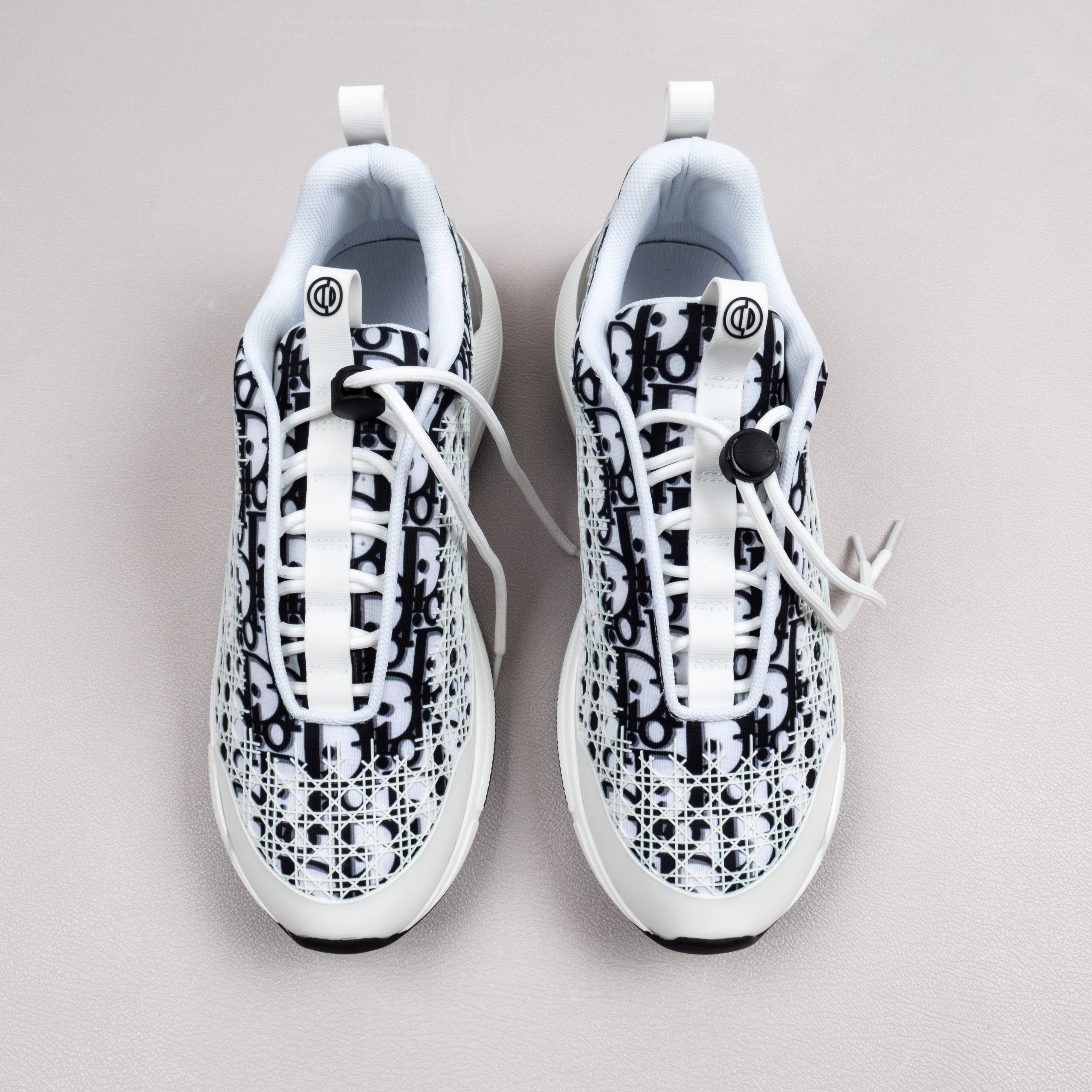 【Free shipping】男女鞋 DlOR 运动休闲老爹鞋松紧鞋带黑白色