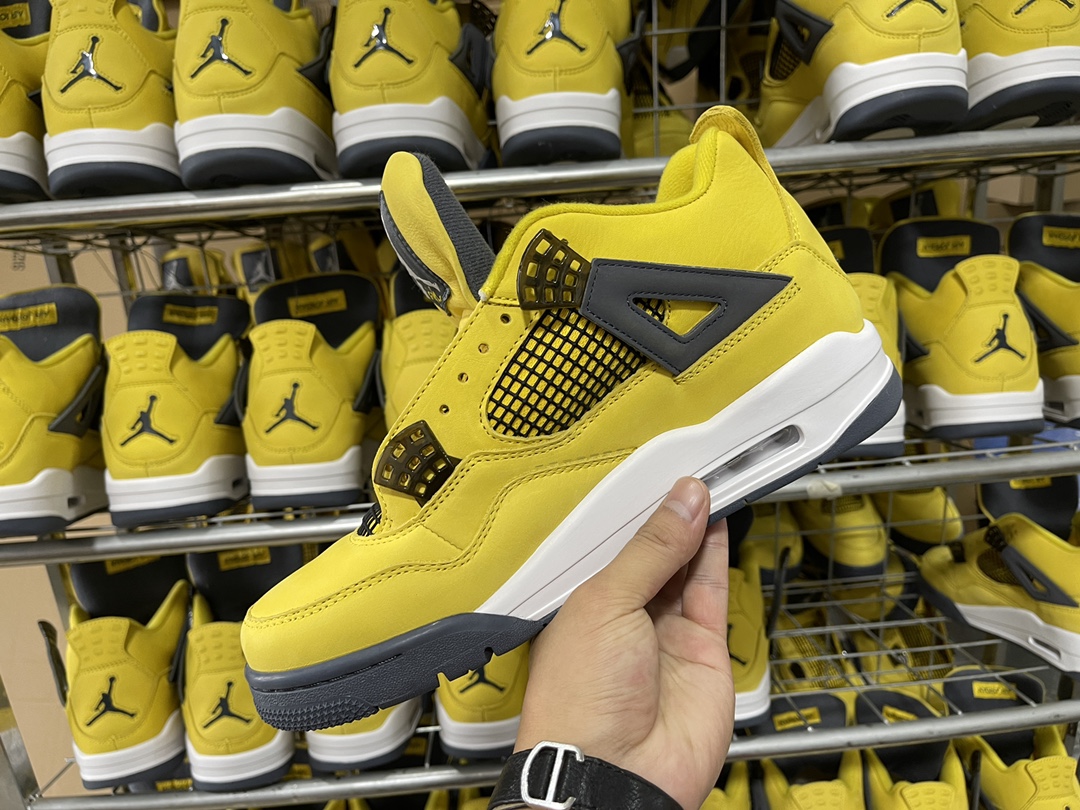 4's Retro Lightning (2021)