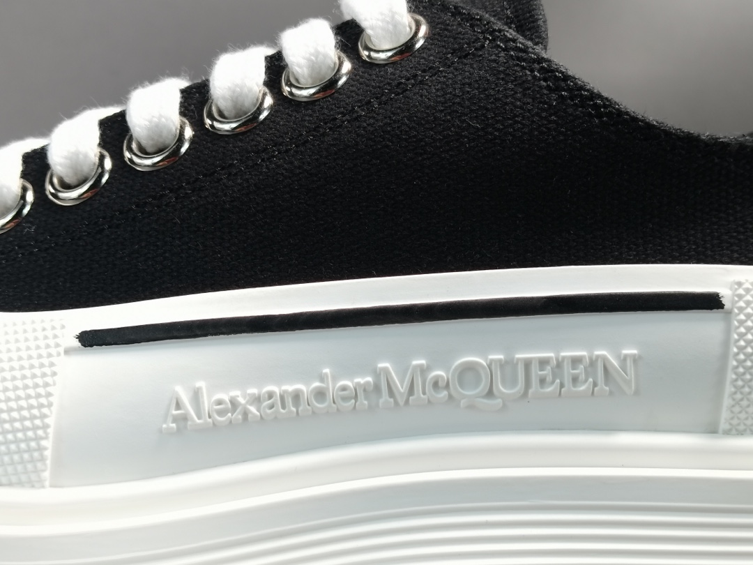 Tread Slick Low Lace Up Black White