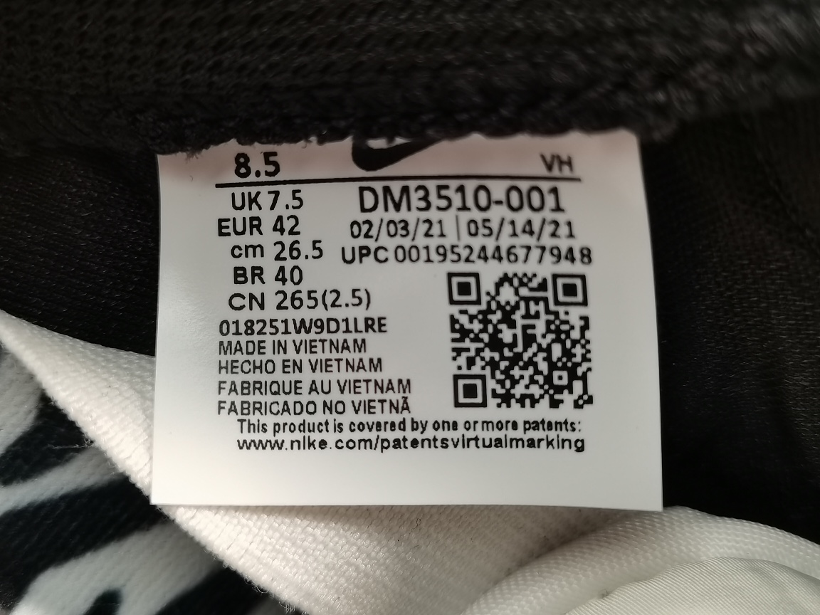 Dunk Low OG QS Quartersnacks Zebra