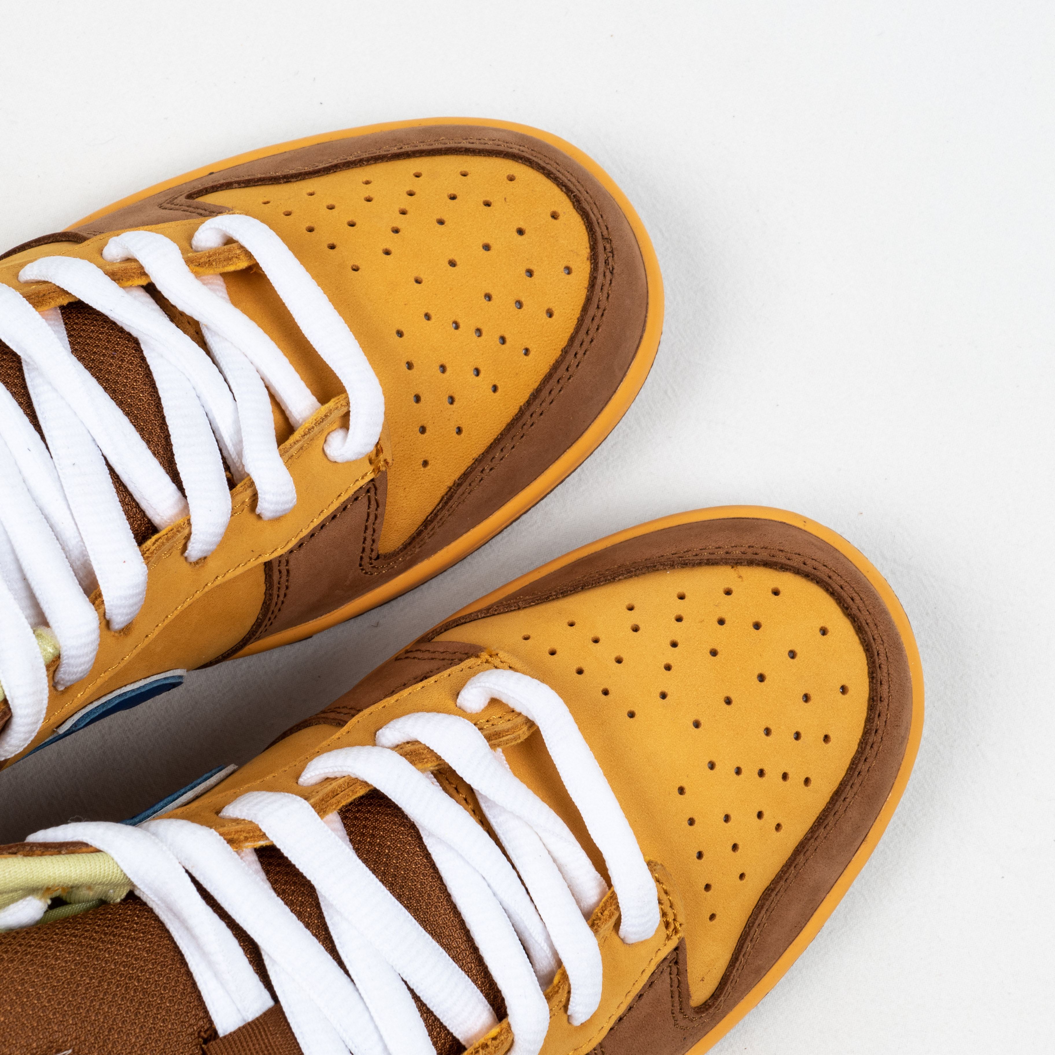 SB Dunk Low Newcastle Brown Ale