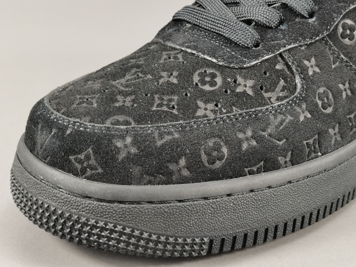By Virgil Abloh Black