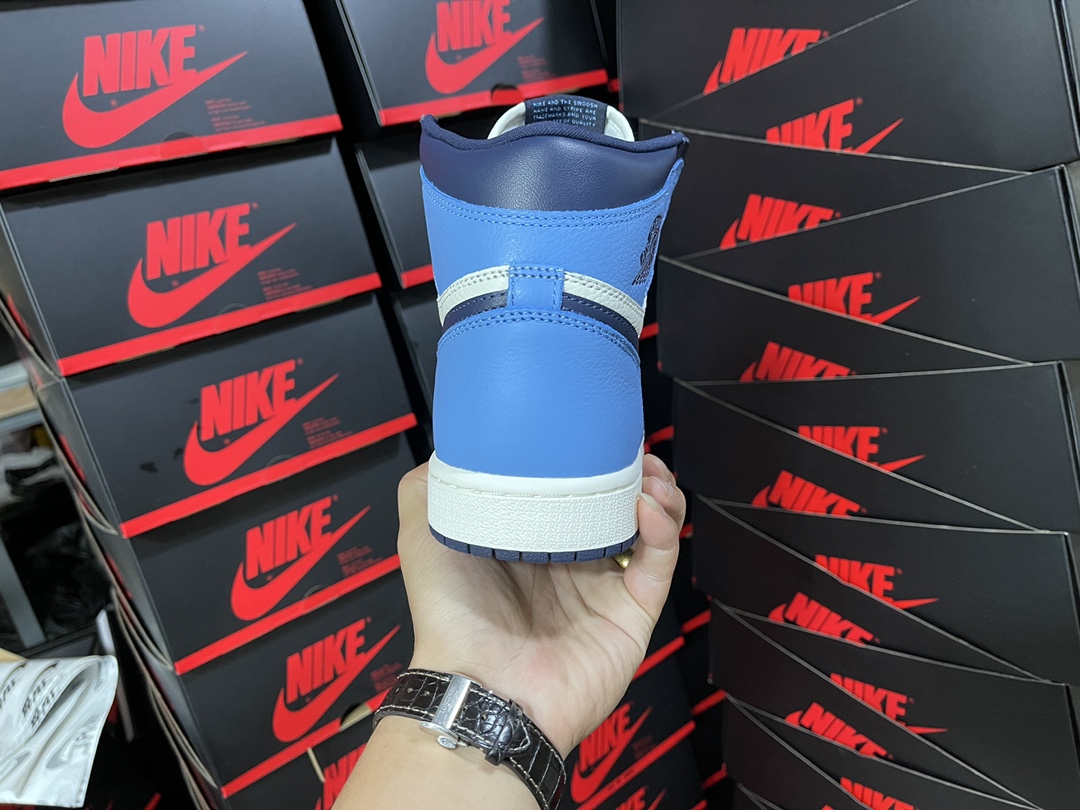 1's Retro High OG “Obsidian University Blue”