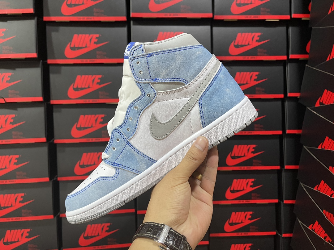 1's Retro High OG Hyper Royal
