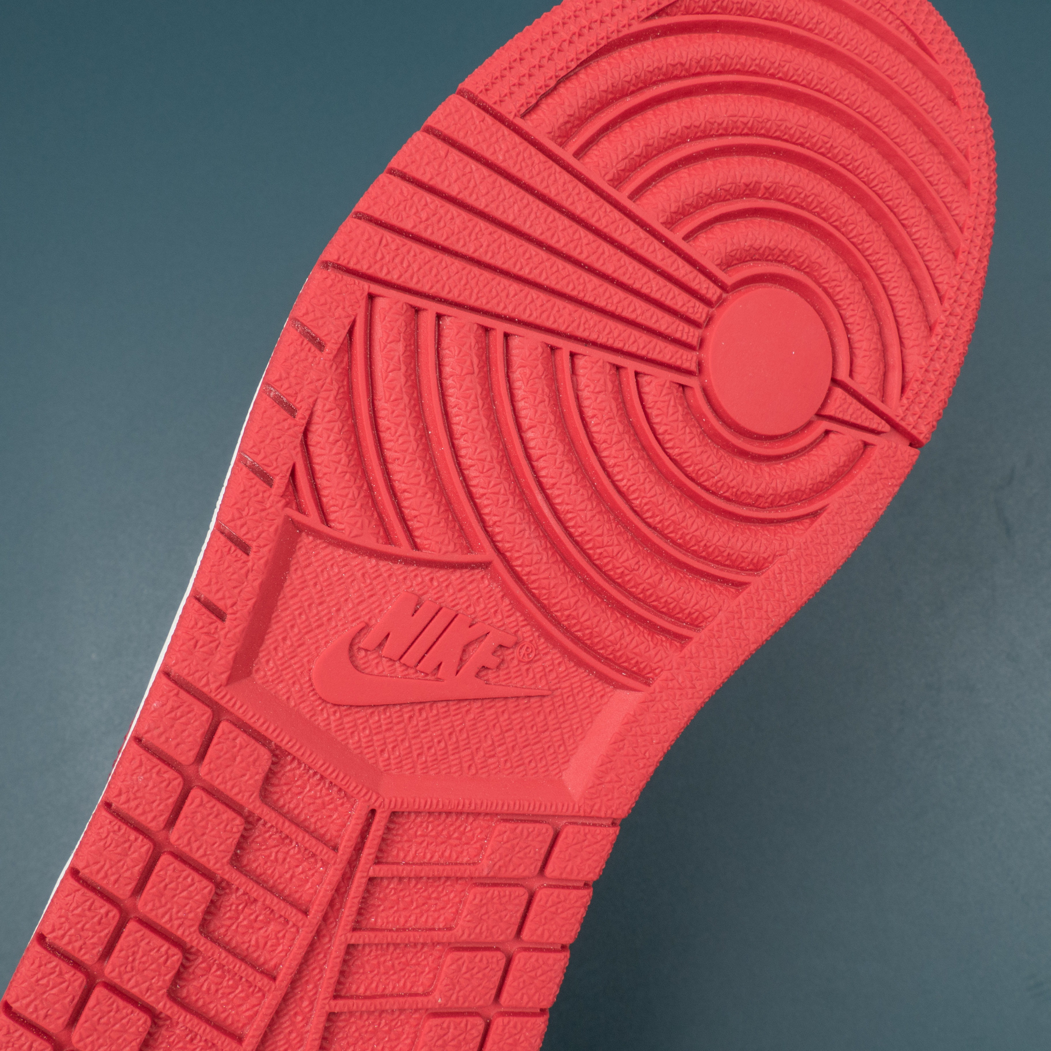 1's LowReverse Black Toe