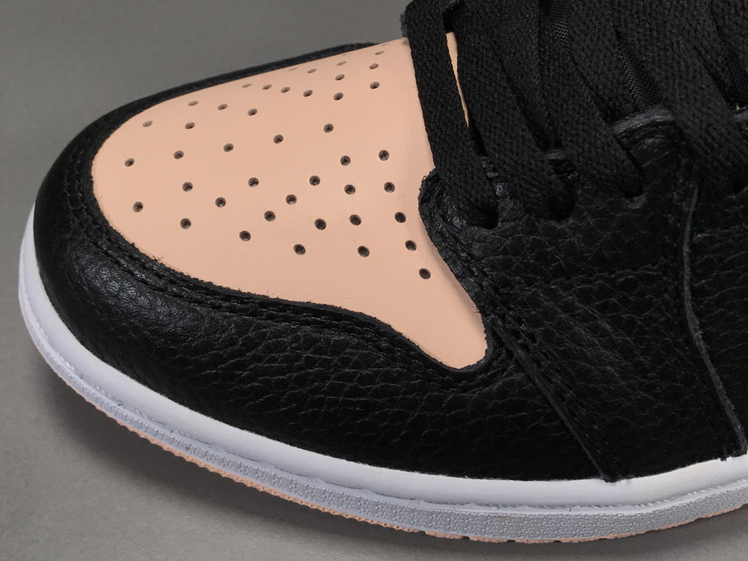 1s Retro High Black Crimson Tint