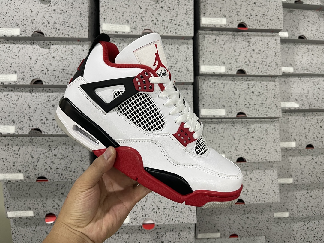 4's Fire Red DC7770-160