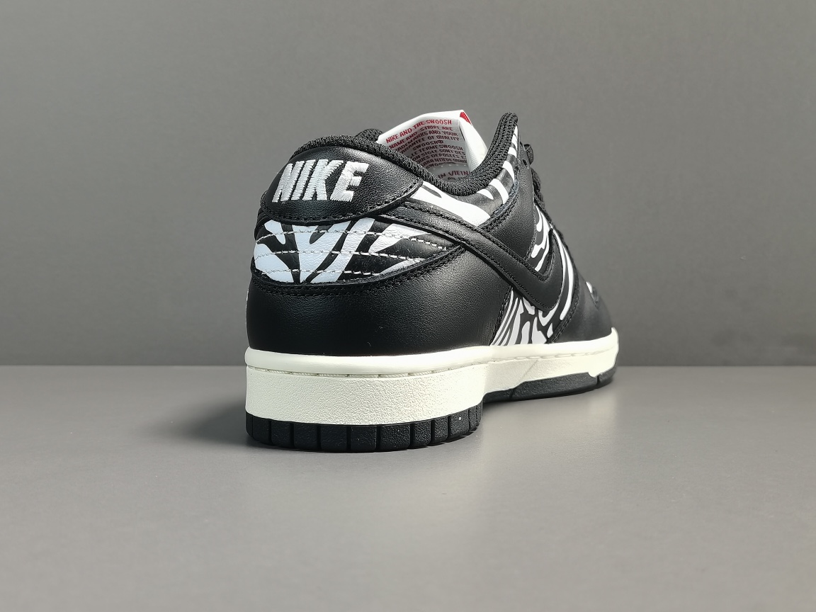 Dunk Low OG QS Quartersnacks Zebra