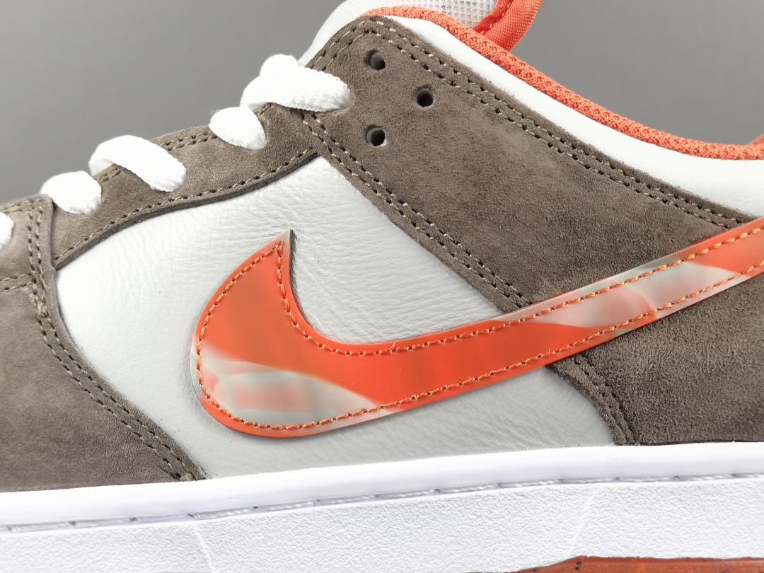 SB Dunk Low Crushed D.C.