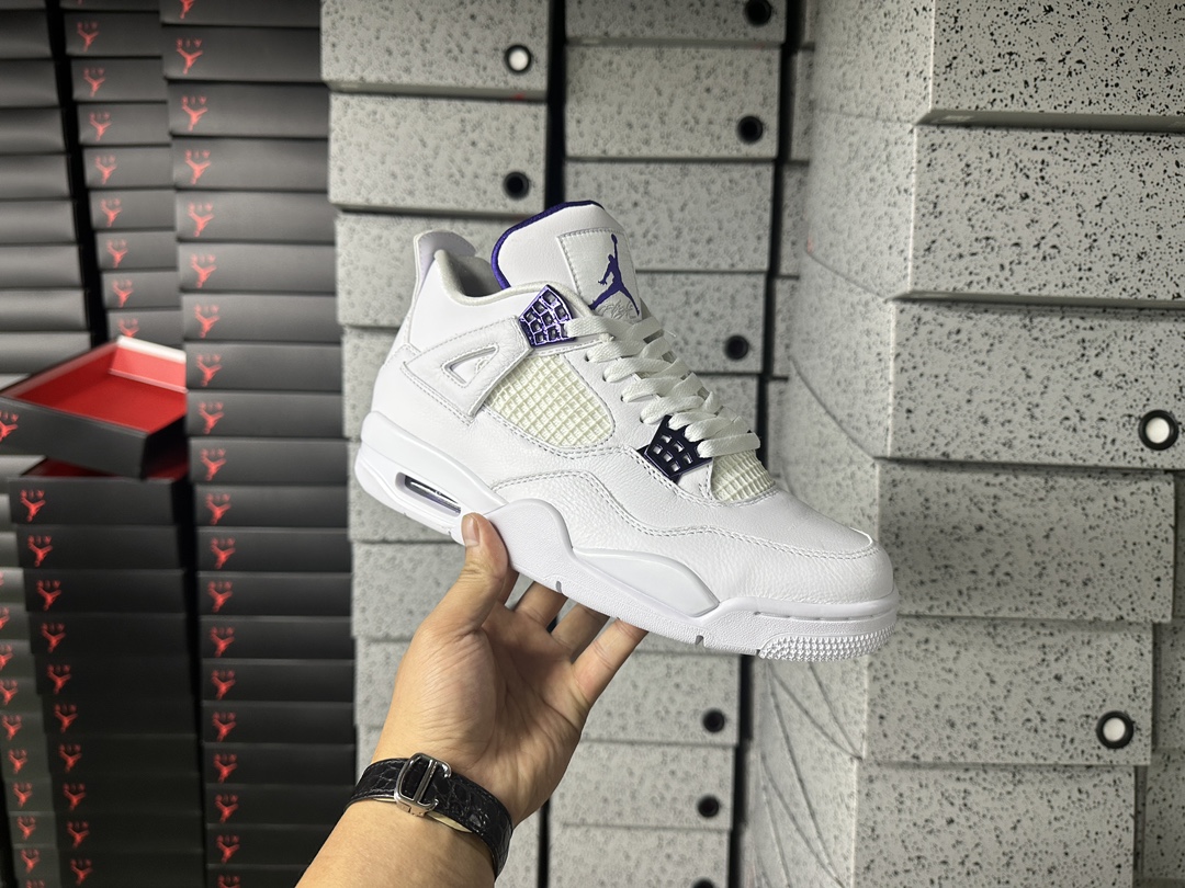 4's Retro Metallic Purple