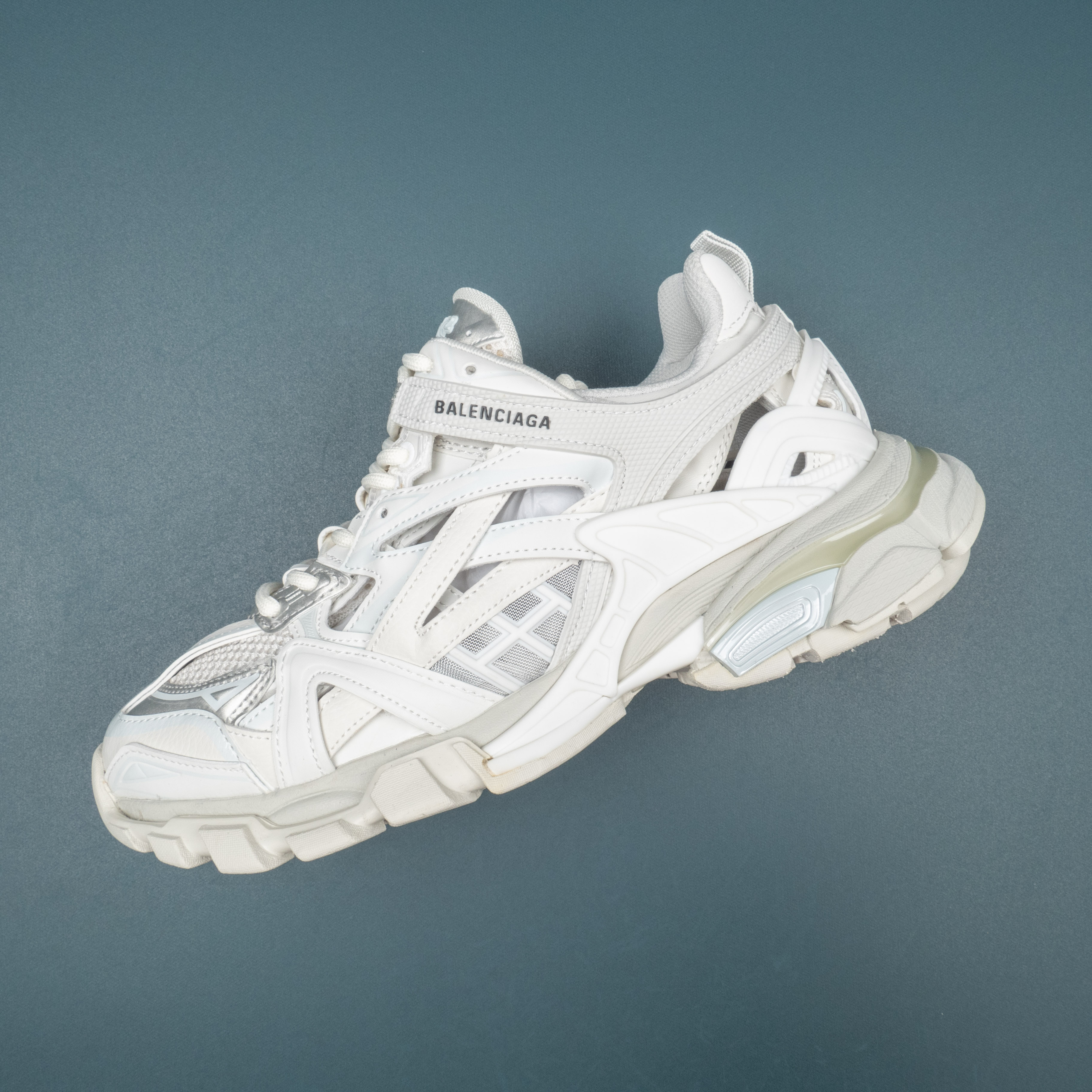 Track2.0 White