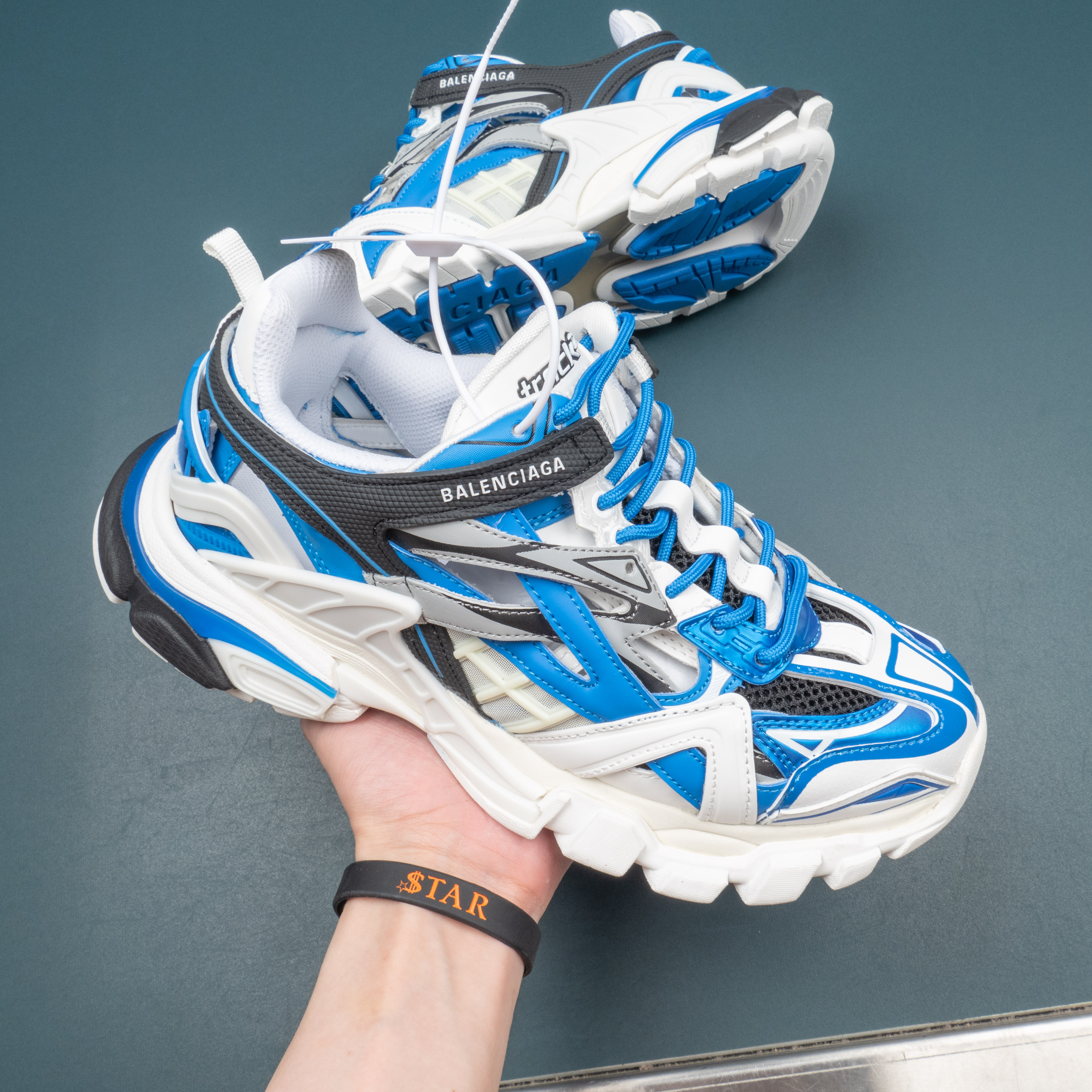 Track 2.0 Blue White