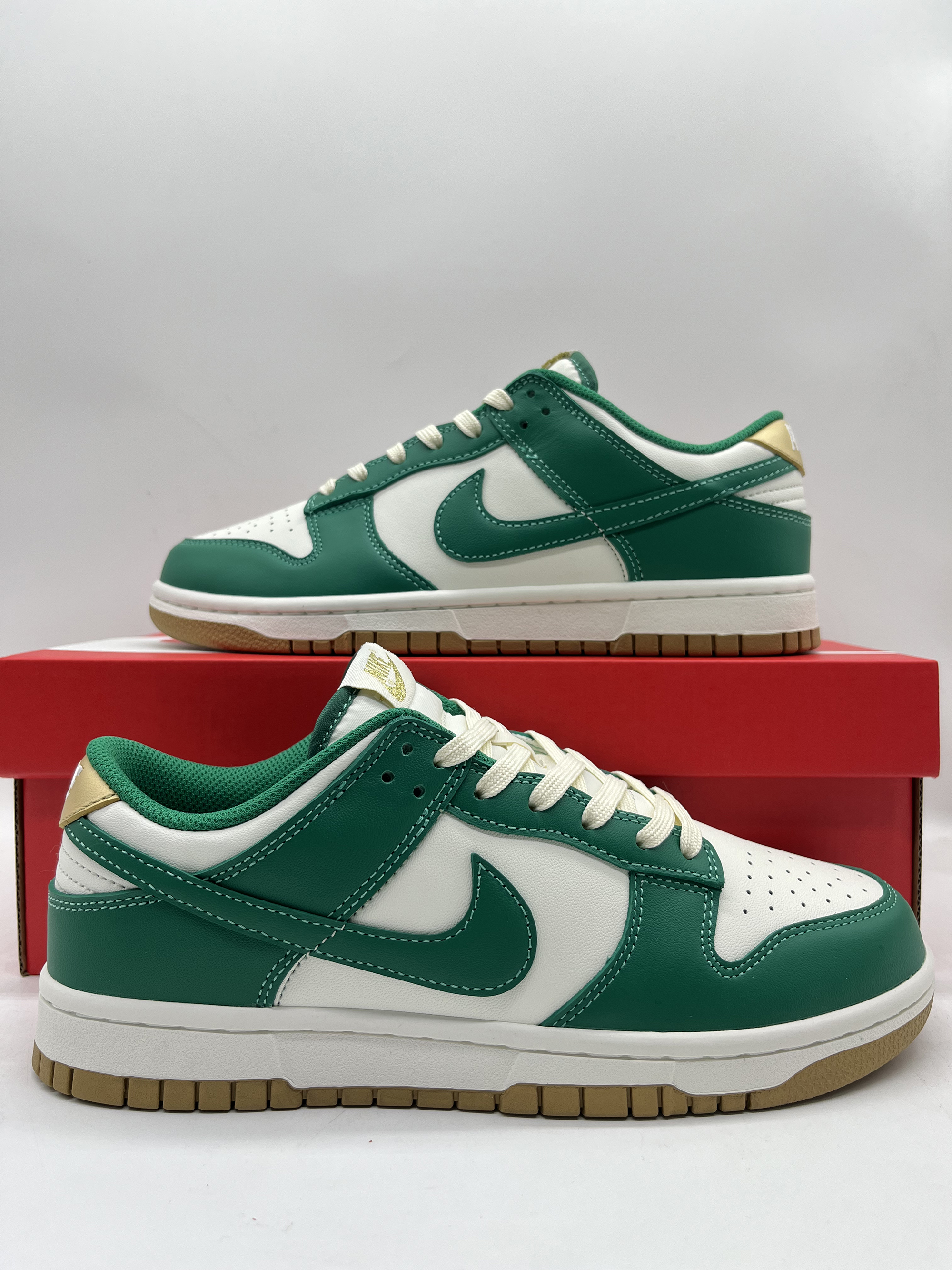 Dunk Low Malachite University Gold
