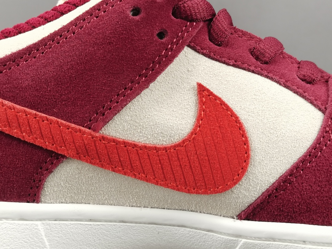 SB Dunk Low Skate Like a Girl