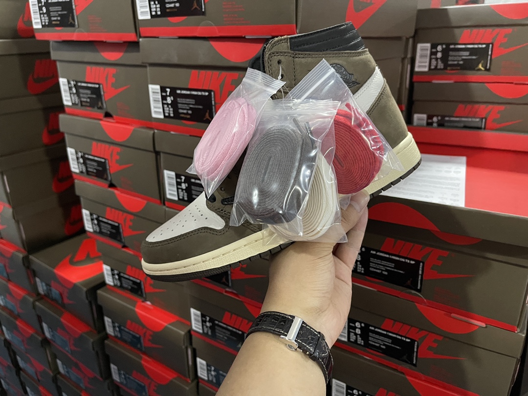 1's Retro High Travis Scott CD4487-100