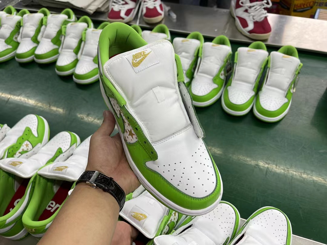 SB Dunk Low Supreme Stars Mean Green