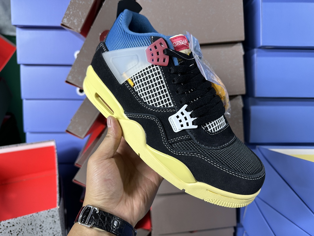 Union x Air 4's Off Noir
