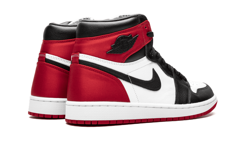 1's Retro High OG “Satin Black Toe”