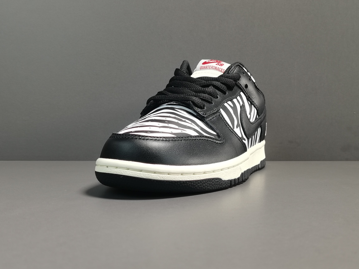 Dunk Low OG QS Quartersnacks Zebra