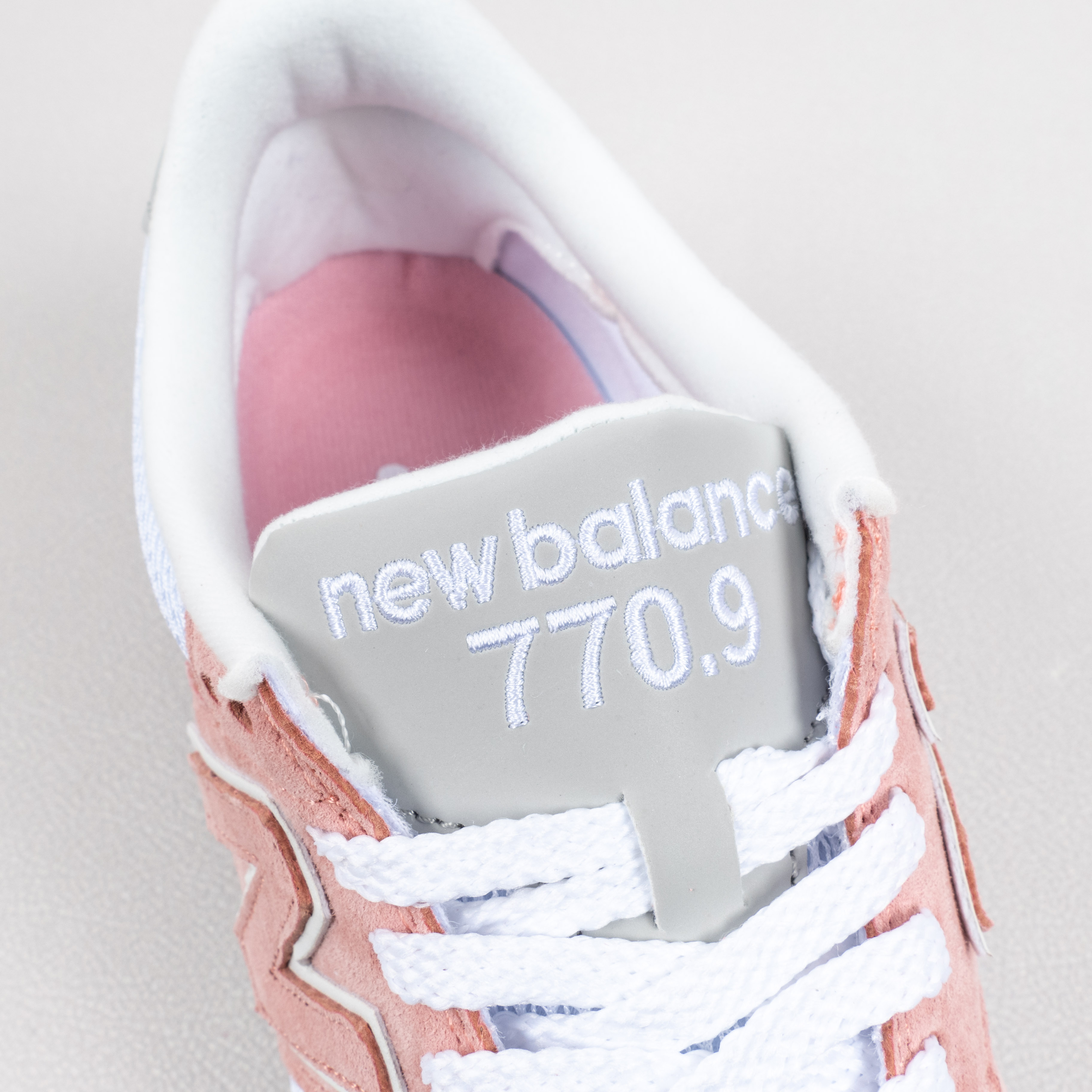 【Free Shipping】NB 770.9 白粉休闲运动鞋 W7709DB