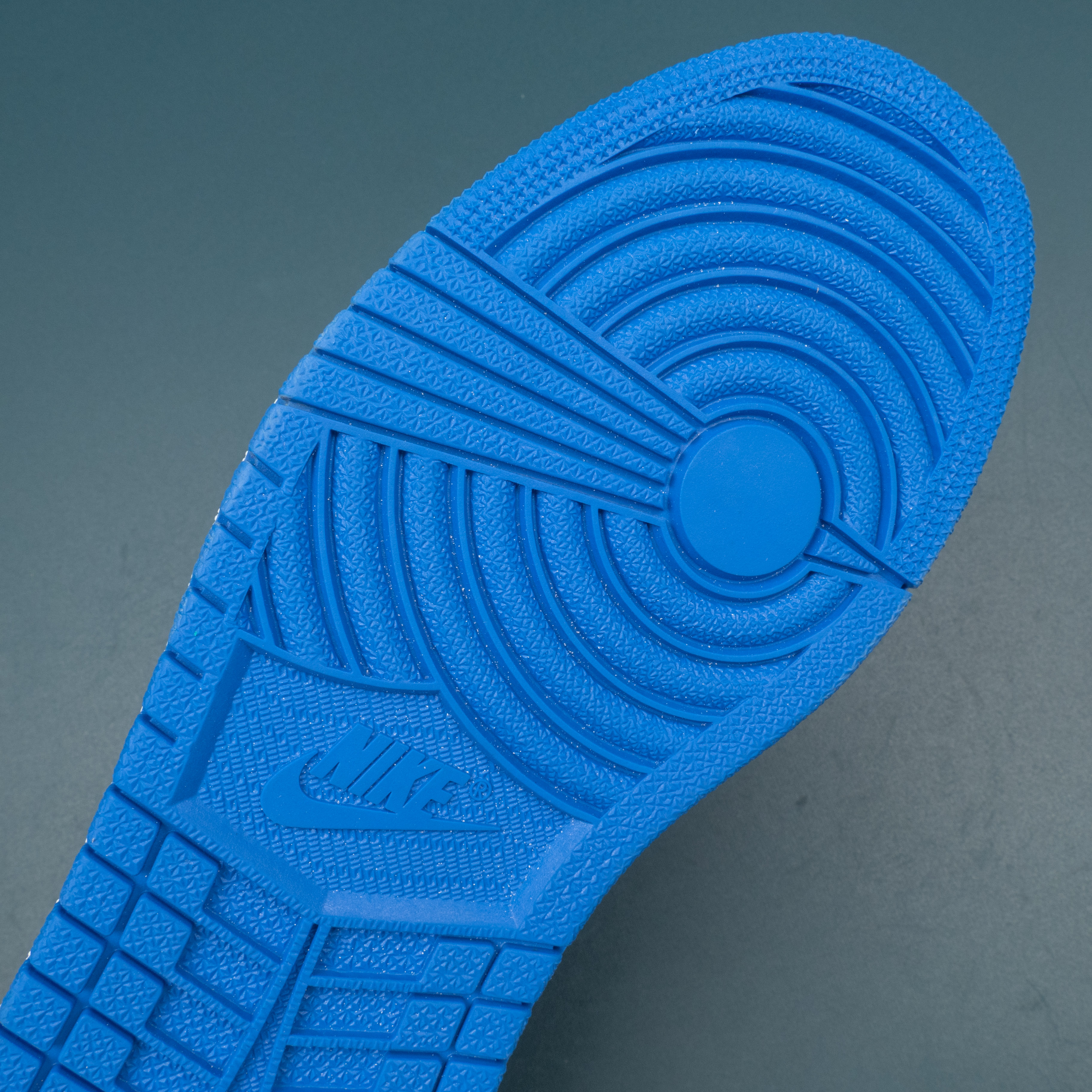 1s Retro High OG Royal Reimagined