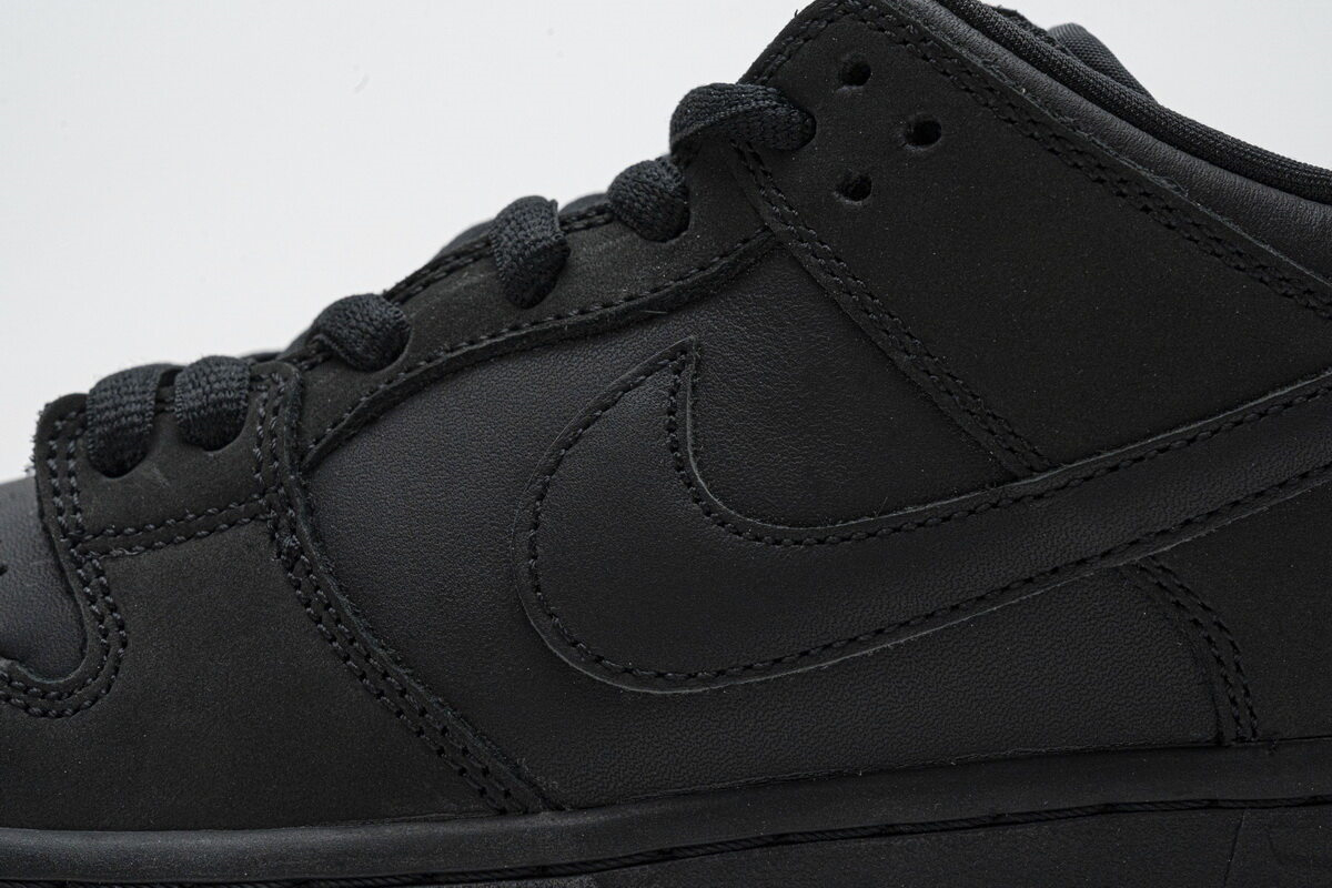 SB Dunk Low Black Pigeon (Regular Box)