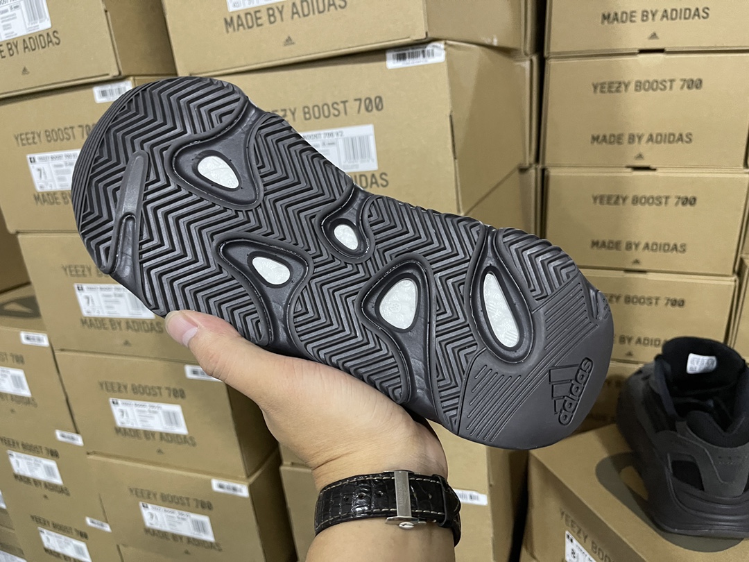 700 V2 Vanta