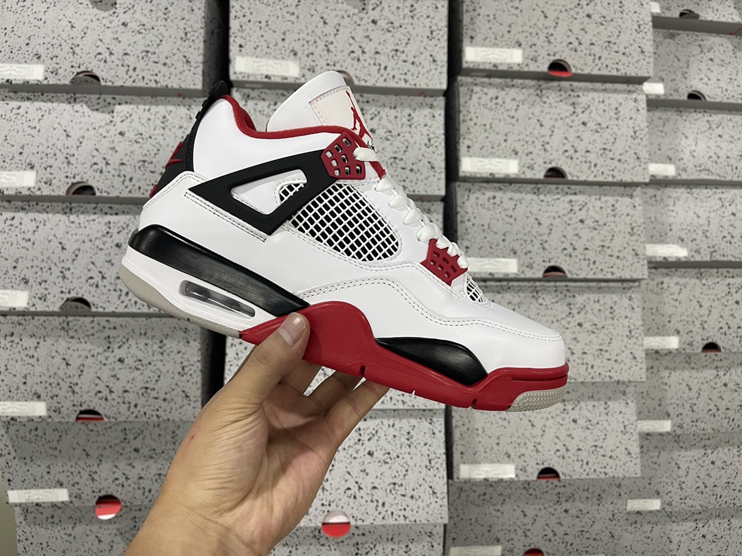 4's Fire Red DC7770-160