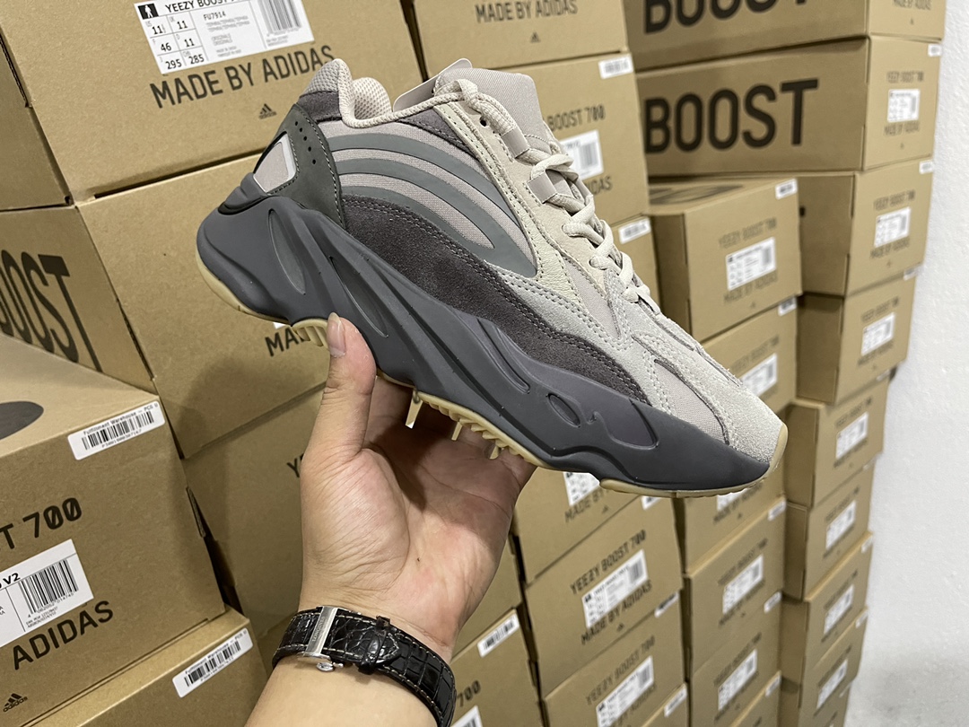 700 V2 Tephra