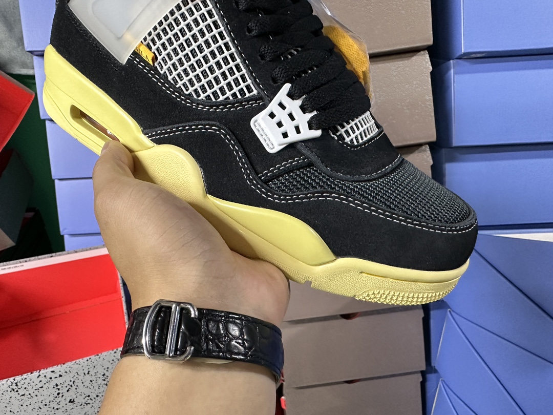Union x Air 4's Off Noir