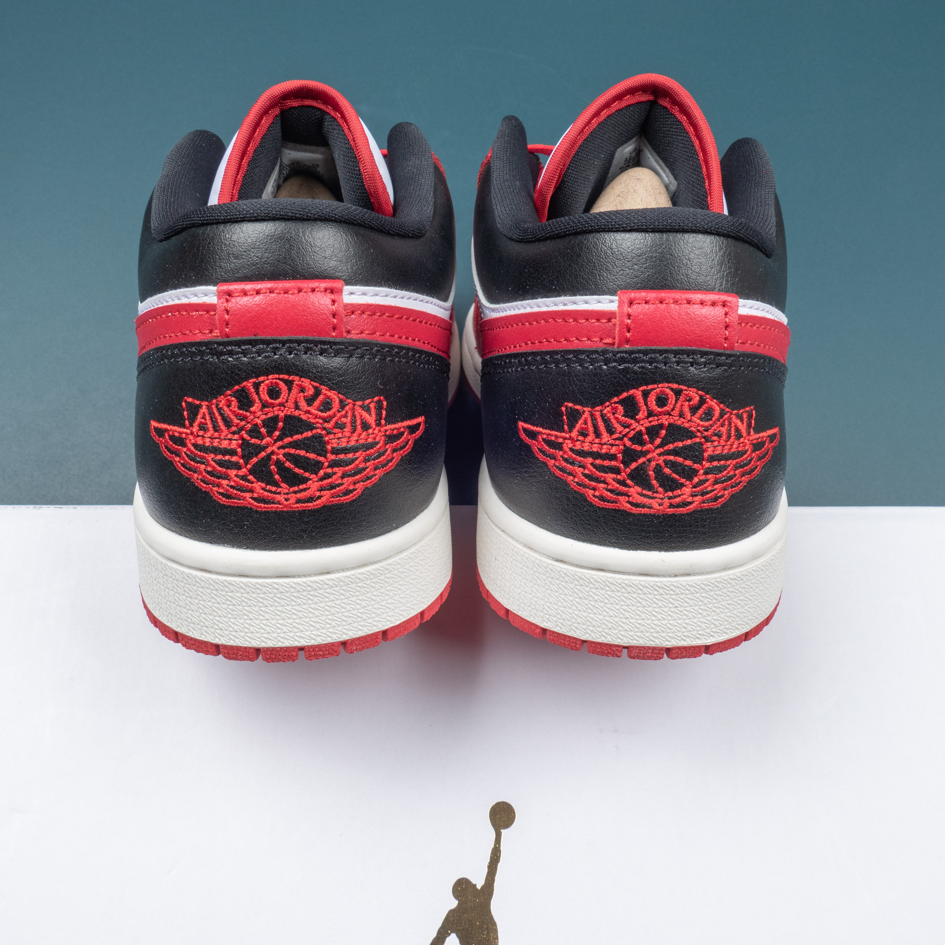 1's LowReverse Black Toe