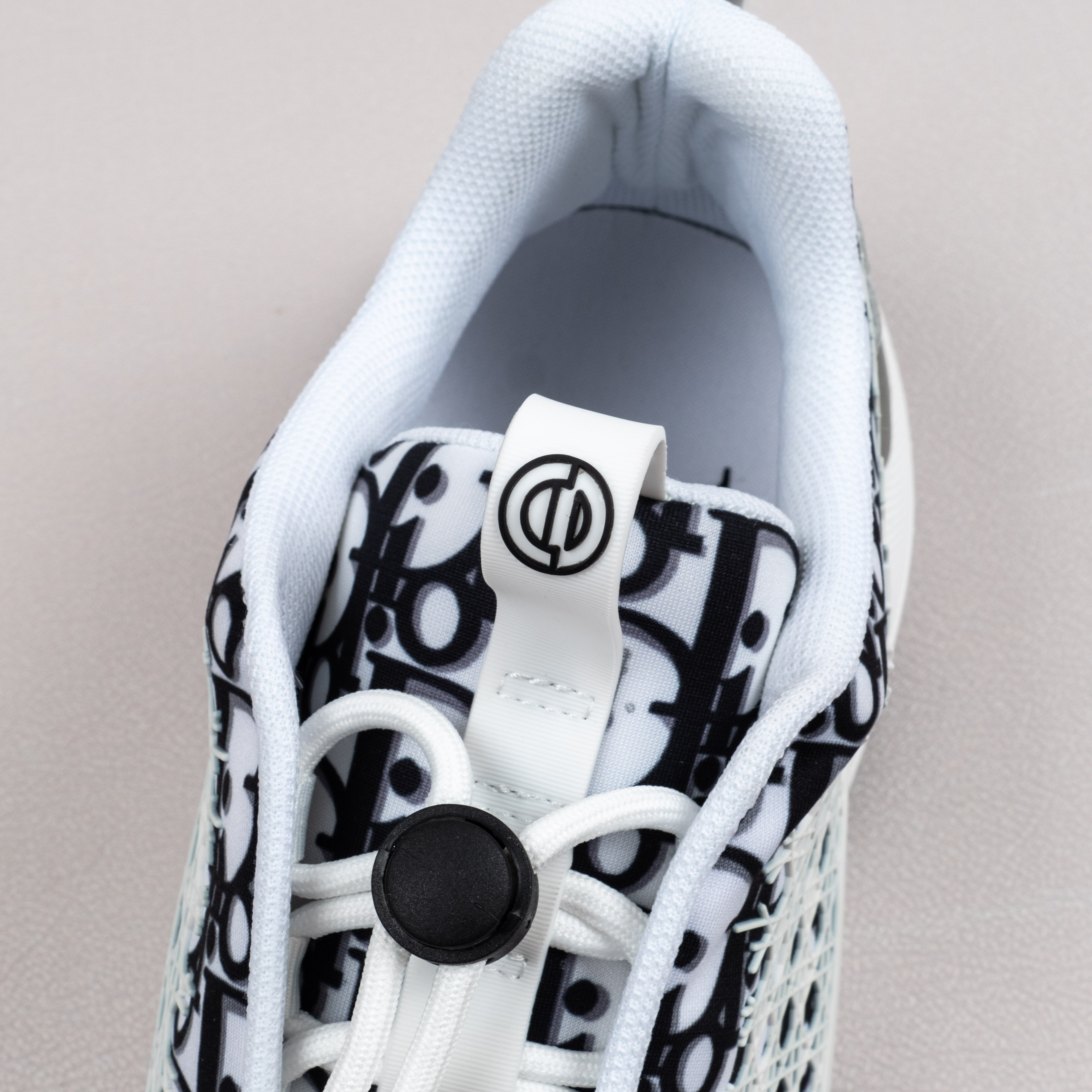 【Free shipping】男女鞋 DlOR 运动休闲老爹鞋松紧鞋带黑白色