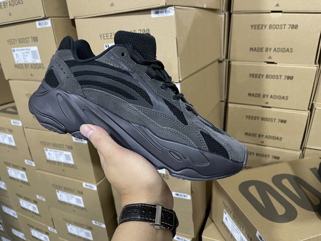 700 V2 Vanta