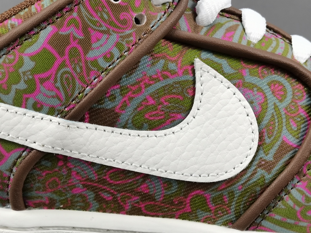 SB Dunk Low Pro Paisley Brown