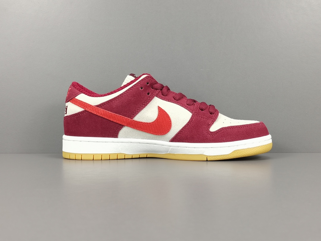 SB Dunk Low Skate Like a Girl