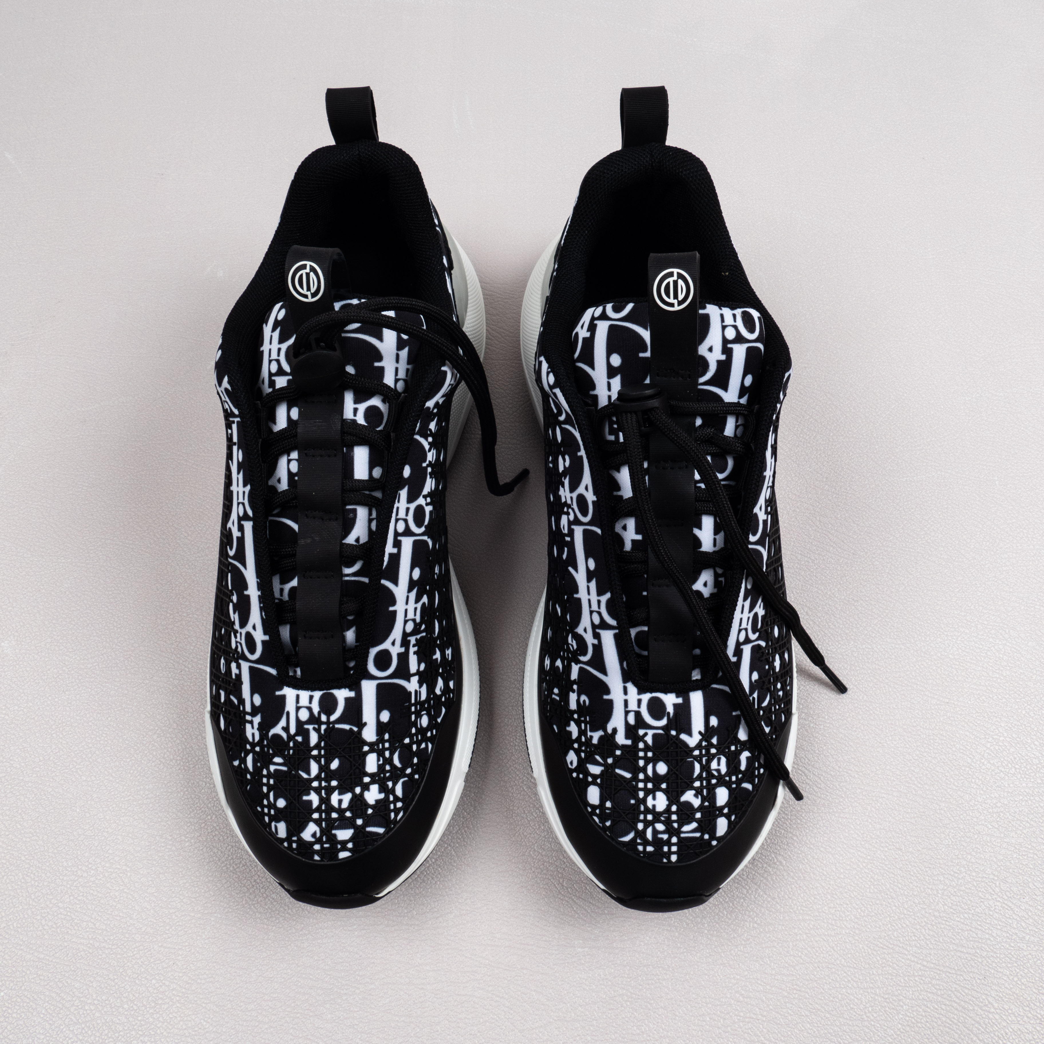 【Free shipping】女鞋 DlOR 运动休闲老爹鞋松紧鞋带黑色