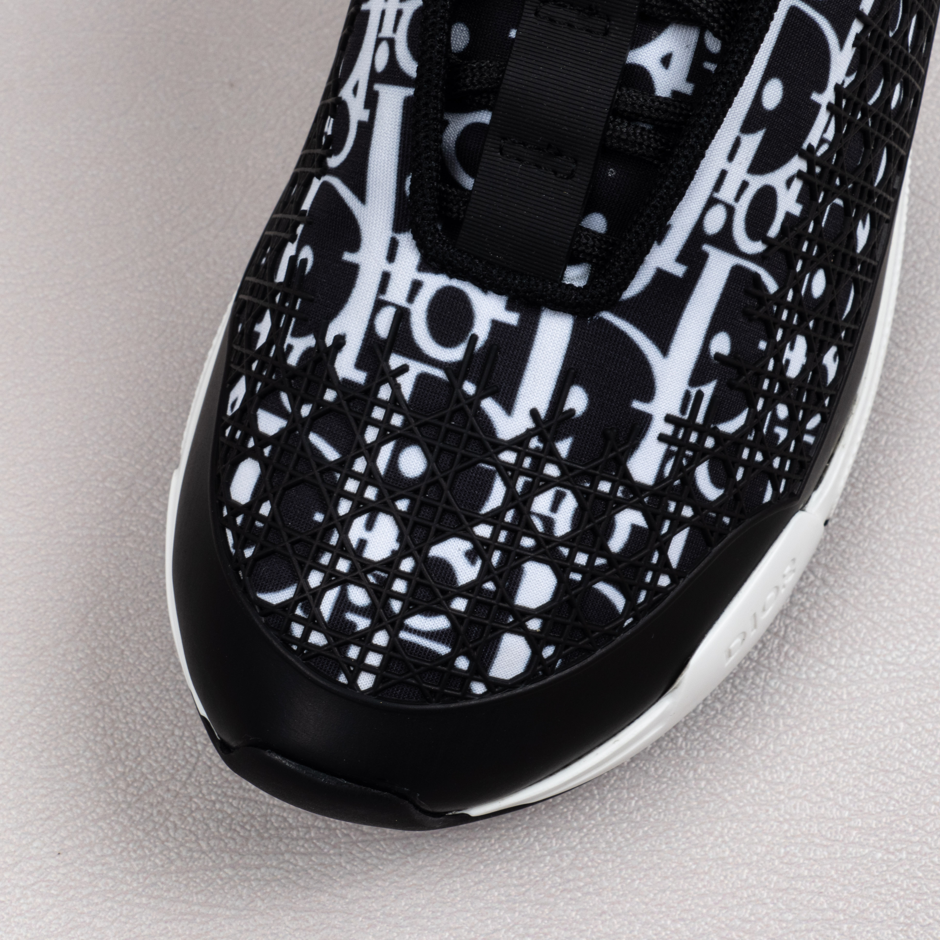 【Free shipping】女鞋 DlOR 运动休闲老爹鞋松紧鞋带黑色