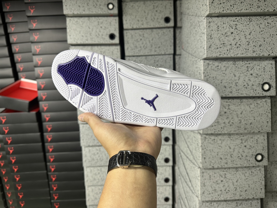 4's Retro Metallic Purple