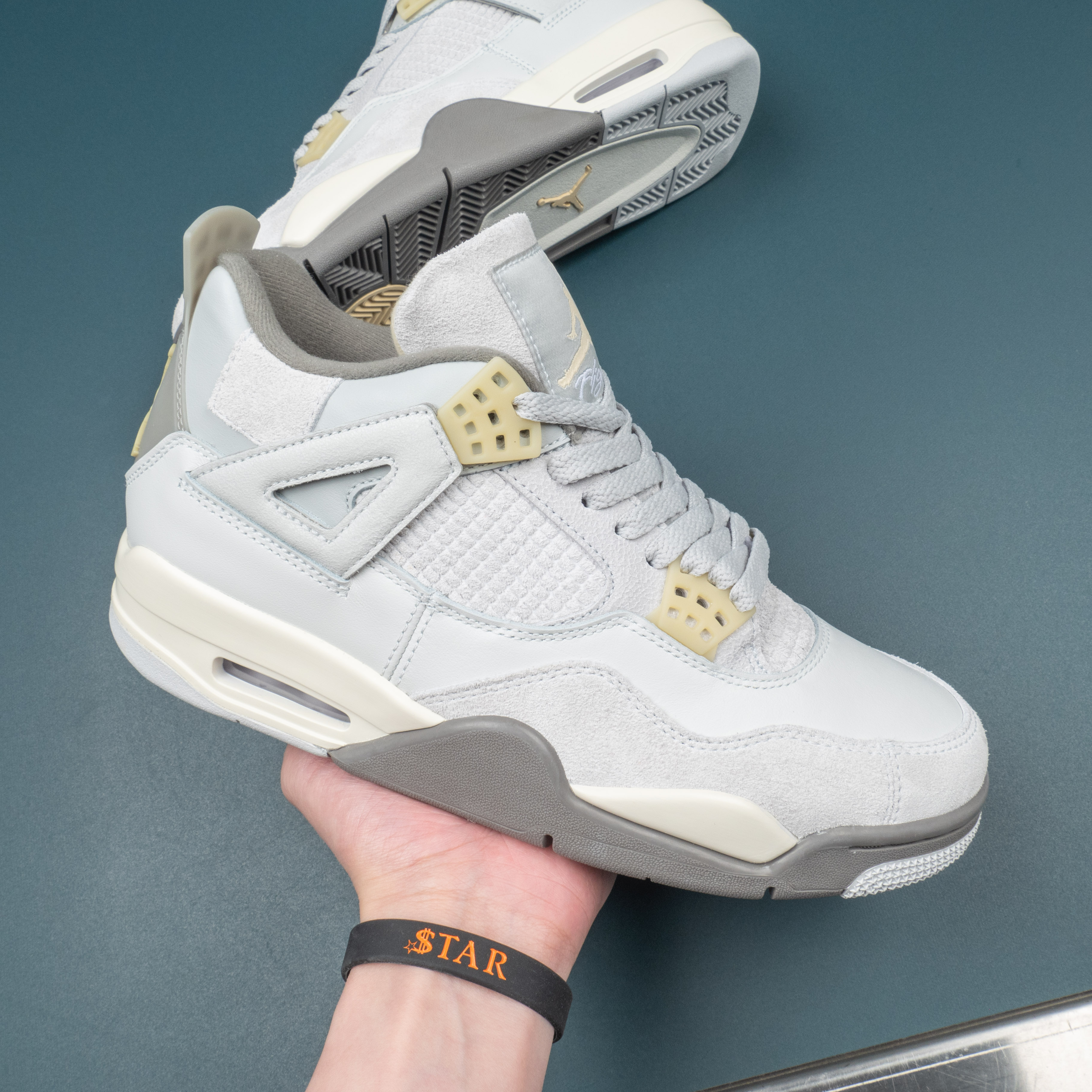 4s Retro SE Craft Photon Dust