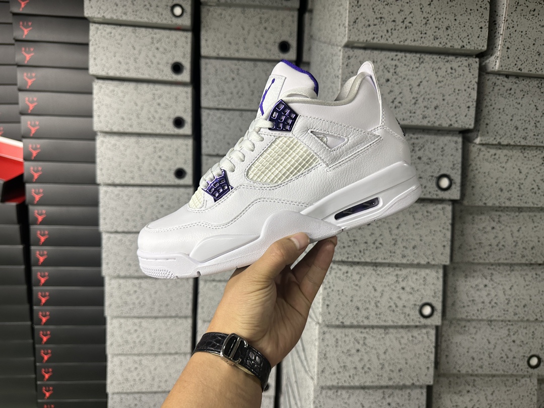 4's Retro Metallic Purple